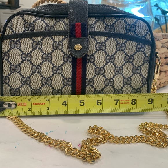 Vintage Gucci with removable should strap. - Picture 2 of 9